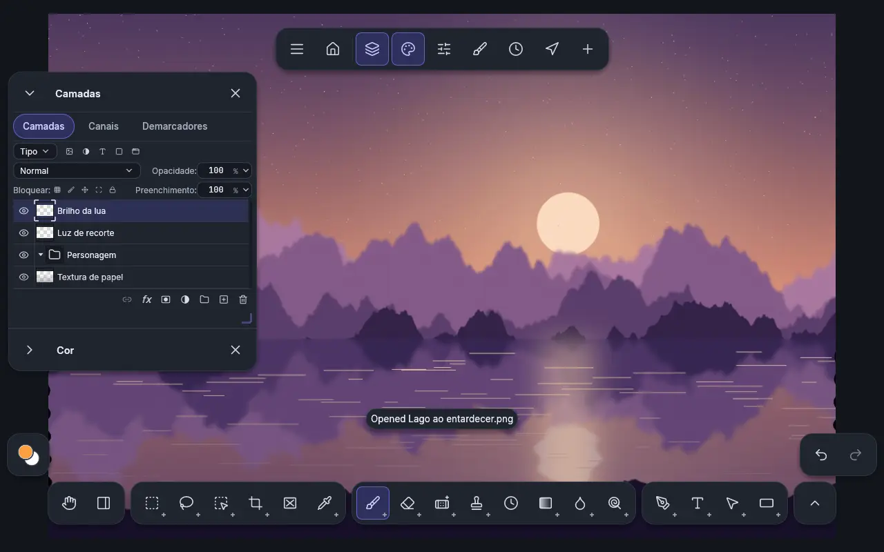 {{name}} no tablet: uma pincelada laranja sobre as montanhas de uma ilustração, um brilho em volta da lua e uma pinçada que aproxima a imagem.